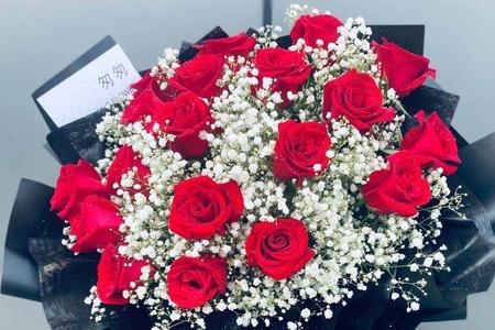 15岁男生送什么花