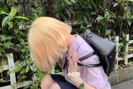 金毛发色是什么颜色的