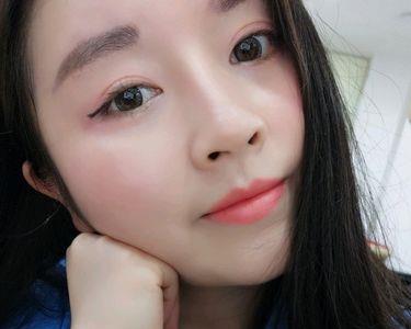 眉清目秀的女人会眉目传情