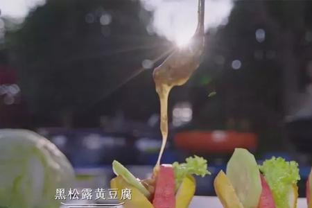 黄红碧绿招色眼是什么意思