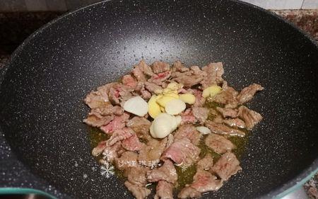 炒牛肉可以放生姜吗