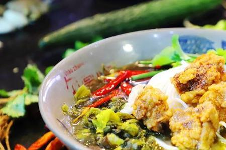 酥肉砂锅米线热量