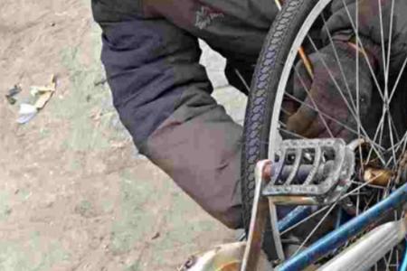 电动车后轮跑偏怎么解决