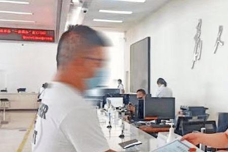 摆地摊卖膏药要什么证件才合法