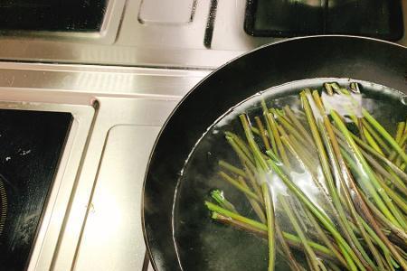 用蕨菜做饺子馅的步骤是什么