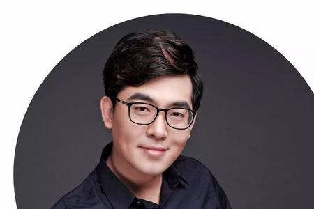 长江之歌的两位主持人