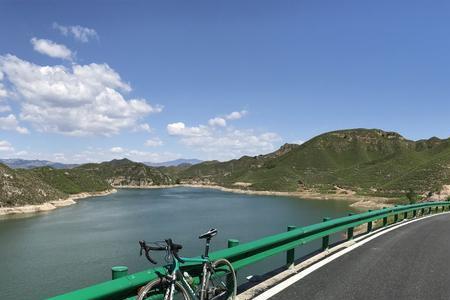 国道和高速公路能让自行车过吗