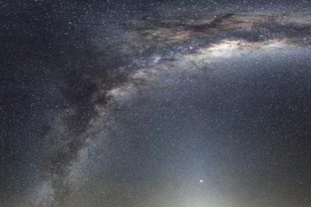 会闪的是星星还是卫星