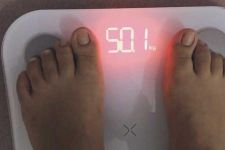 1米85身高体重240斤超重吗