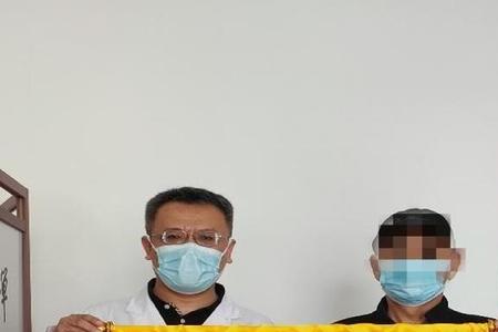 高超的医术和精湛的区别