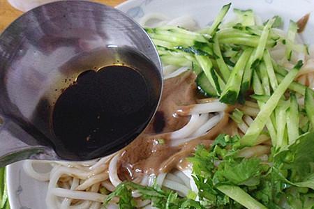 天津麻酱面花椒油做法