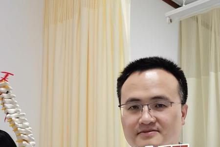肋骨外翻男生怎么穿