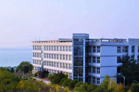 平顶山学院和信阳师范哪个好