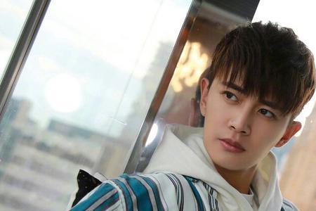 李易峰和任嘉伦谁长得帅些