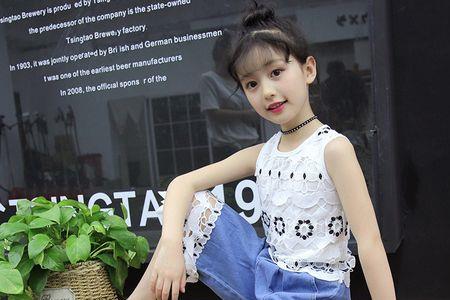 12岁女孩腿有多细