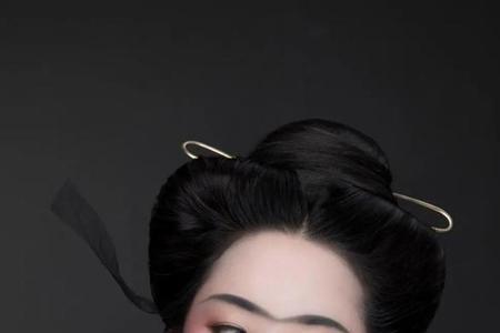 蛾首秦眉为什么指女子