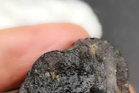 捡到陨石自己卖钱是不是违法
