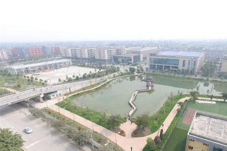 四川哪个机场离四川工商学院近