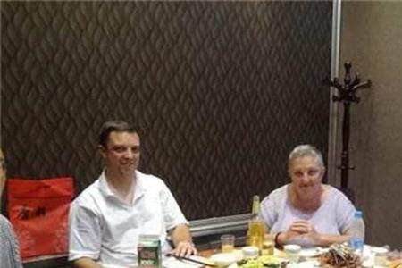 请人吃饭带客什么意思