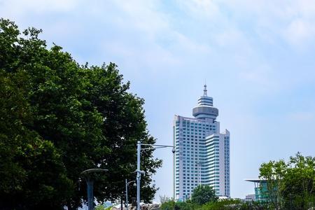 南京南站南广场可以接人吗