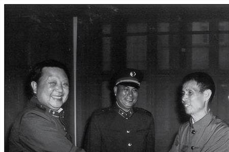 铁军喜欢楚楚还是宝琴