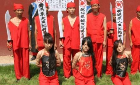 古代女人行刑之前穿什么衣服