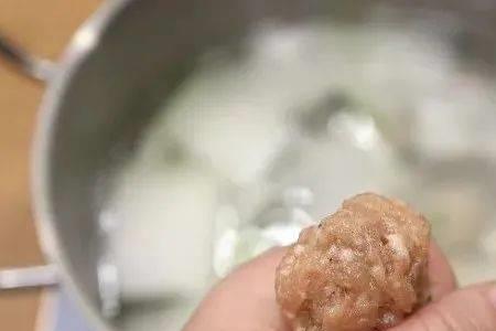 一斤羊肉馅出多少丸子