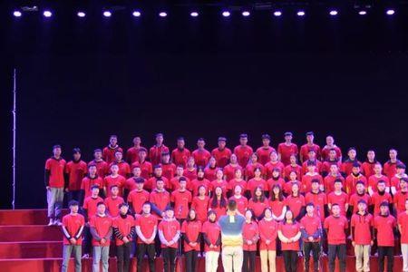 大合唱第一排怎么站位