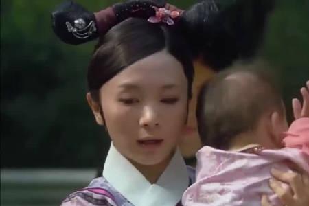 华妃被曹贵人揭发哪一集