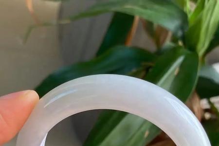 白冰和糯冰翡翠是一样的吗