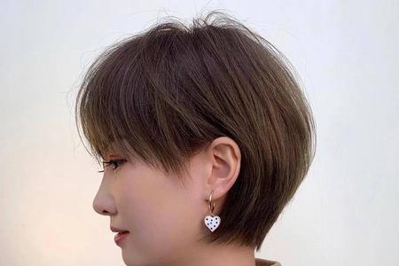 露耳短发留披肩长发要多久