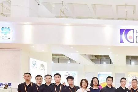 鸿威镜片是杂牌吗