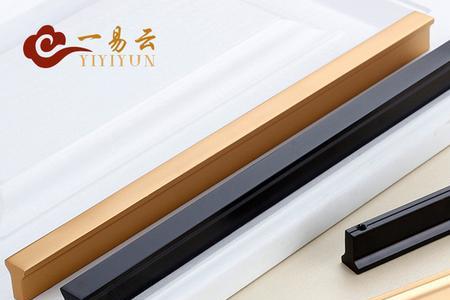 2.4米的衣柜用多长拉手