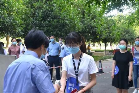 封校为什么只封大学生