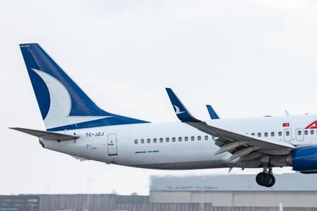 波音737-800有降落伞吗