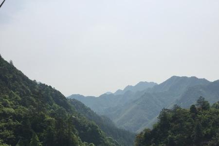 连绵起伏青山敖的意思