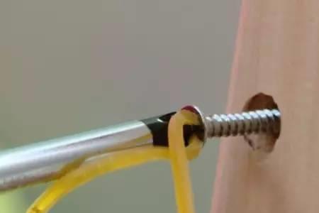 墙上螺丝拧不下来怎么办