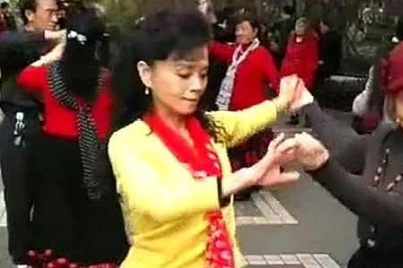 奶奶在公园什么地跳舞
