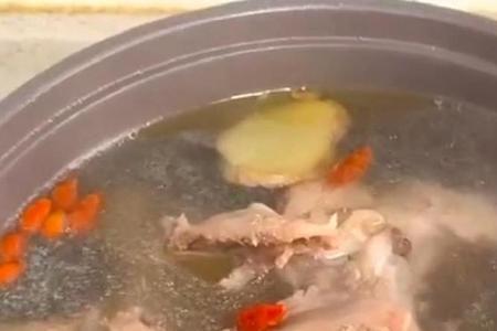 一斤鸭肉用多少干百合炖汤