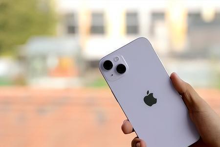 为什么苹果13时不时震动一下