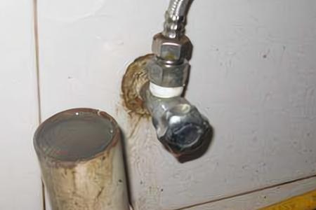 楼下家没人下水道堵了怎么办