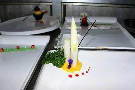 餐饮行业餐桌摆盘如何搭配