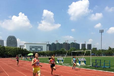 初中生600米标准多少秒