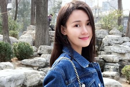 深蓝色牛仔大衣如何搭配