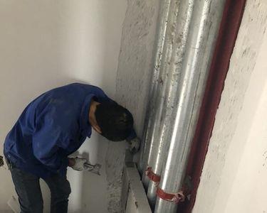 消防管穿玻璃如何处理