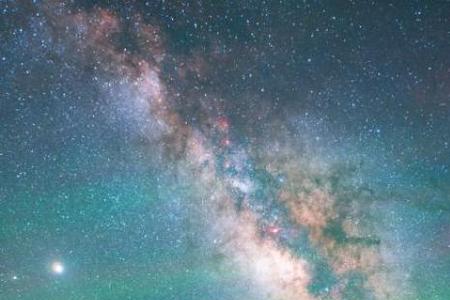 脚踩大地仰望星空谁说的