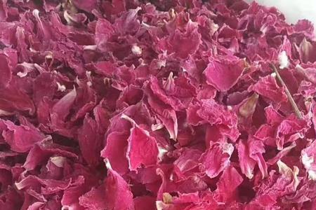 鲜玫瑰花瓣和干玫瑰花苞哪个好