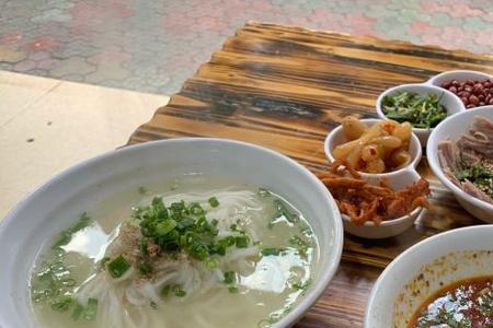 正宗巍山耙肉饵丝汤的做法