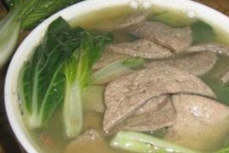 猪肝瘦肉裙带菜汤做法