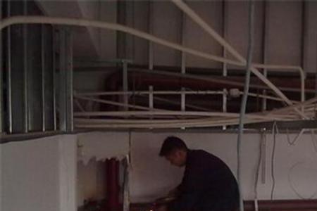 钢结构安装1吨需要多少度电